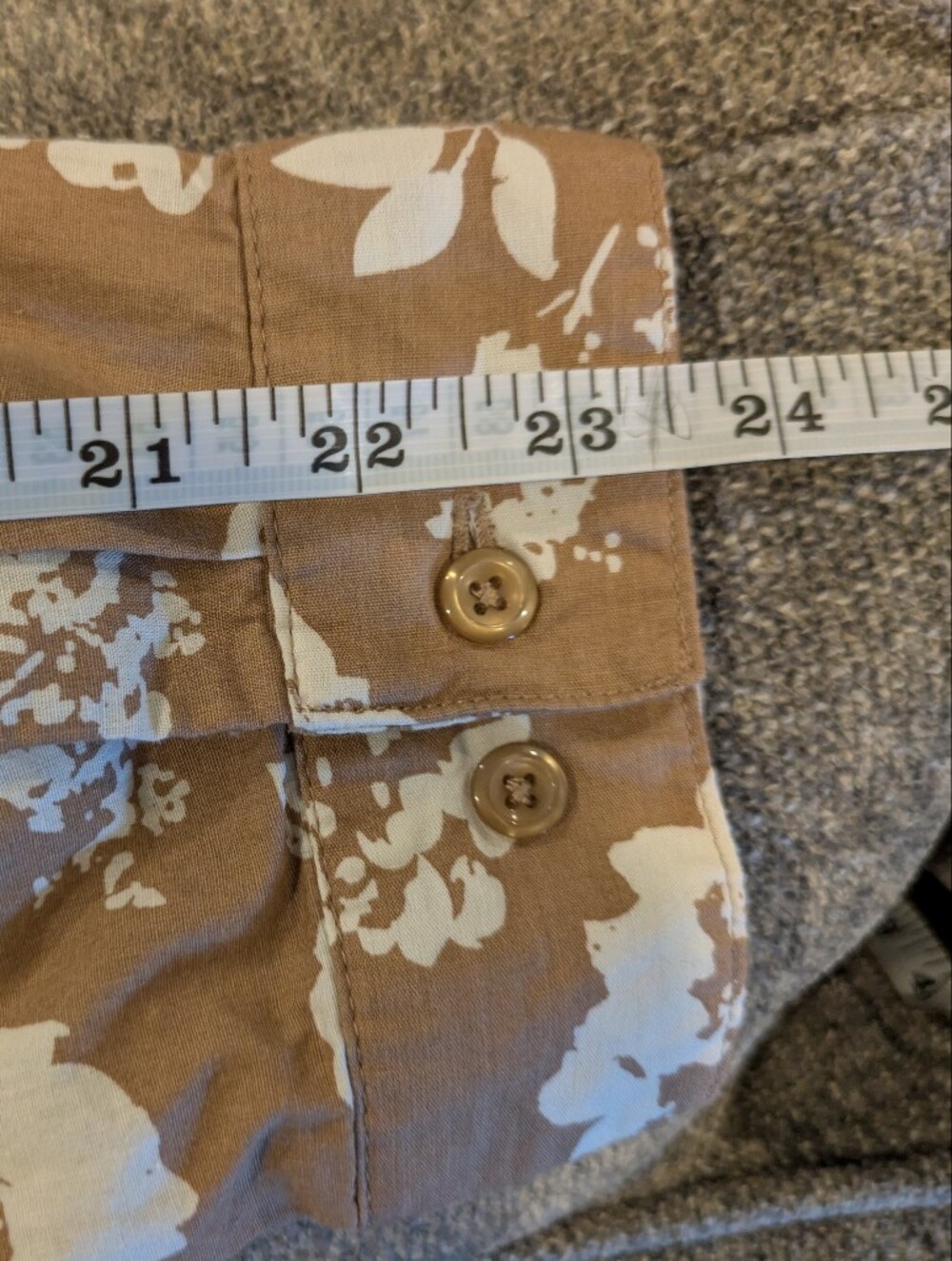 🔴 3/$15 Roaman's Tan and White Floral Button-Down Shirt - Picture 12 of 12